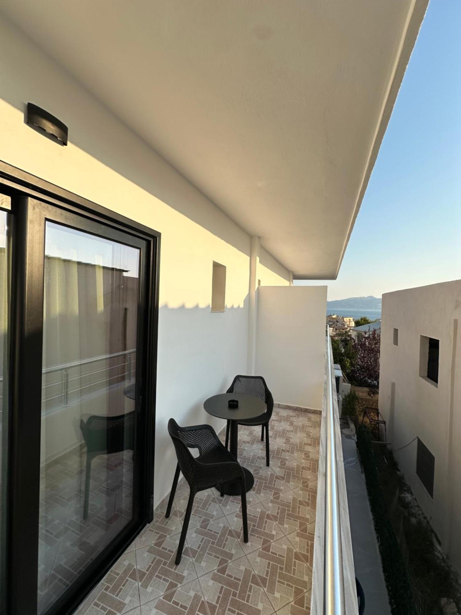 Io'S Apartments Sarandë Esterno foto