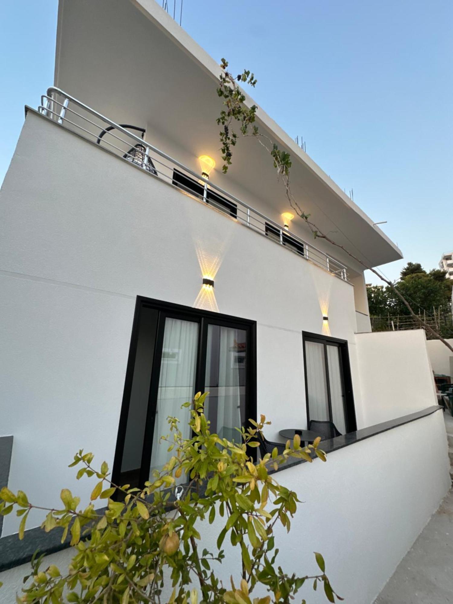 Io'S Apartments Sarandë Esterno foto