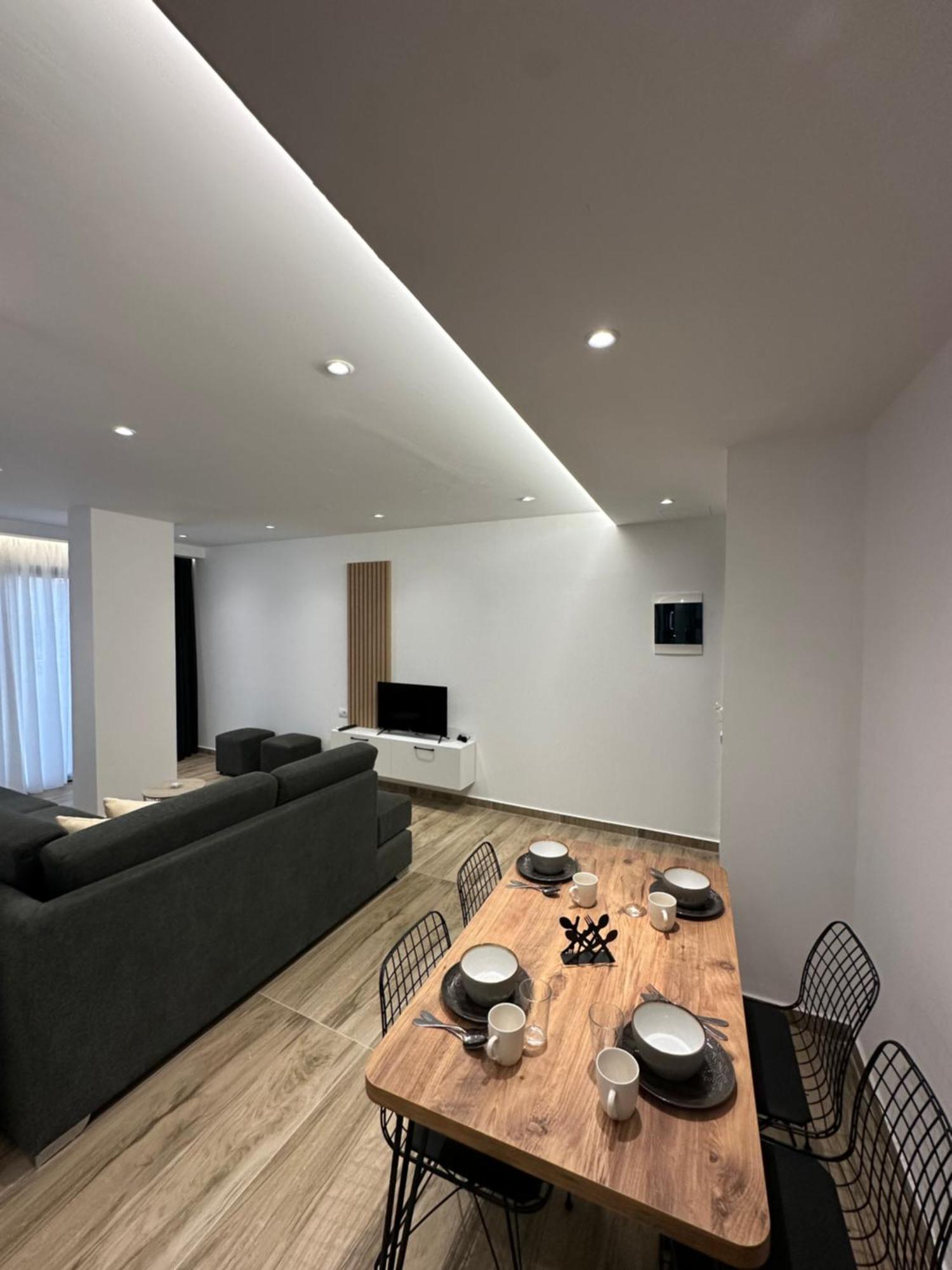 Io'S Apartments Sarandë Esterno foto