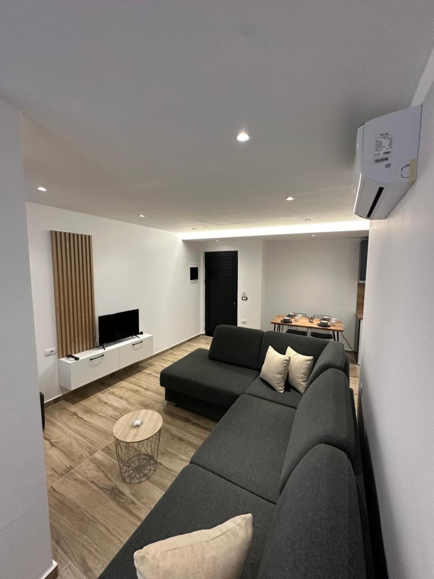 Io'S Apartments Sarandë Esterno foto