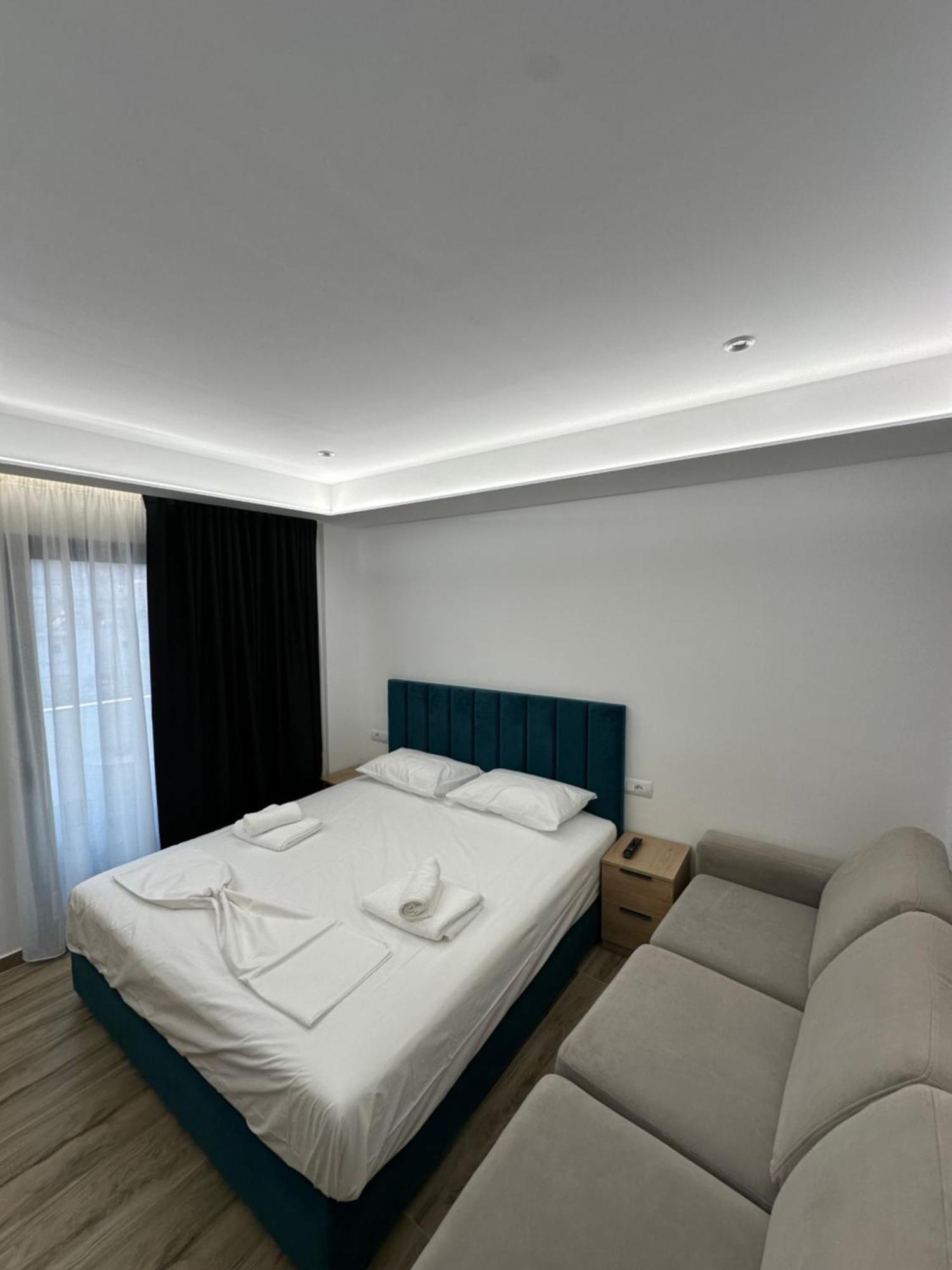 Io'S Apartments Sarandë Esterno foto