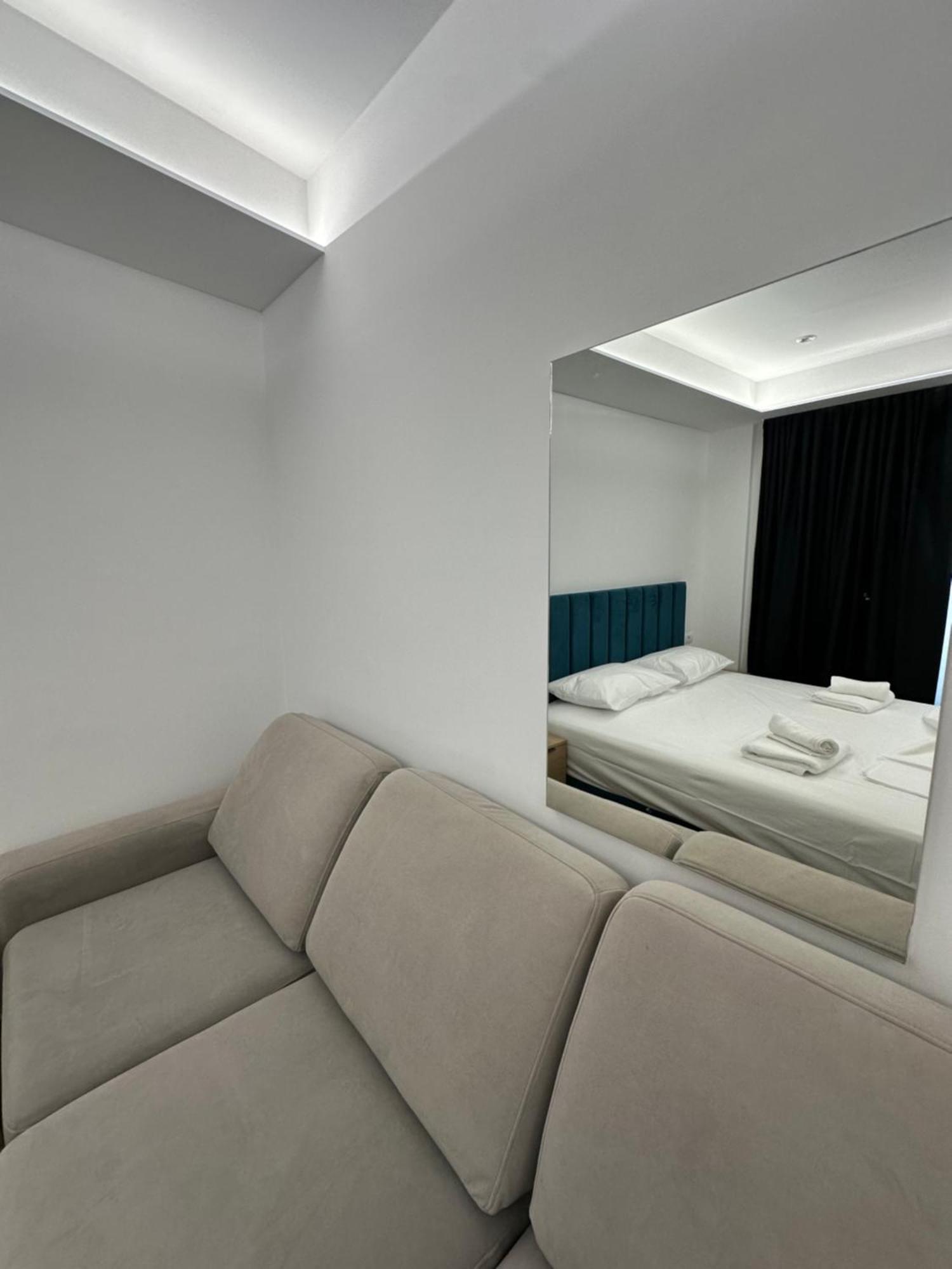 Io'S Apartments Sarandë Esterno foto