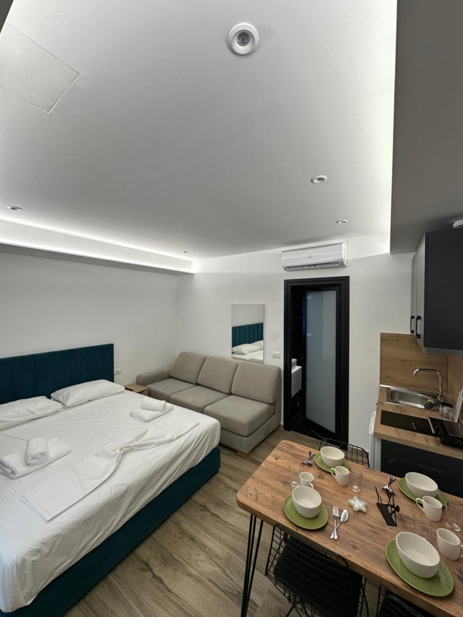 Io'S Apartments Sarandë Esterno foto