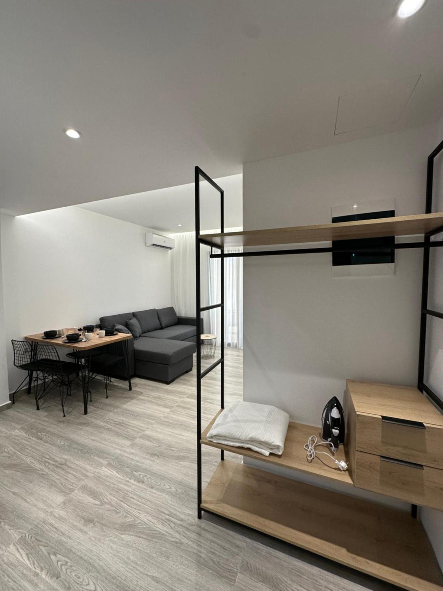 Io'S Apartments Sarandë Esterno foto