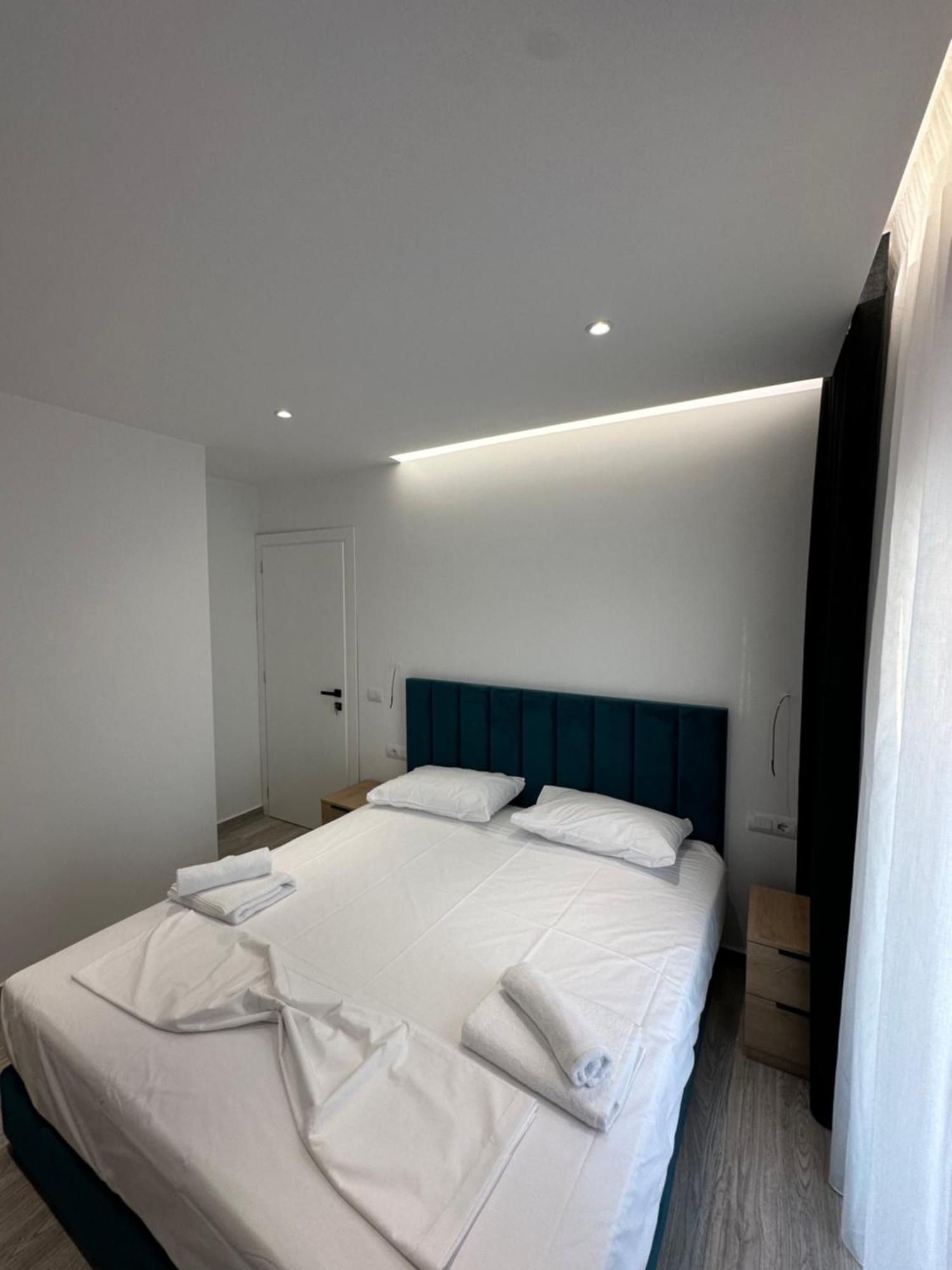 Io'S Apartments Sarandë Esterno foto