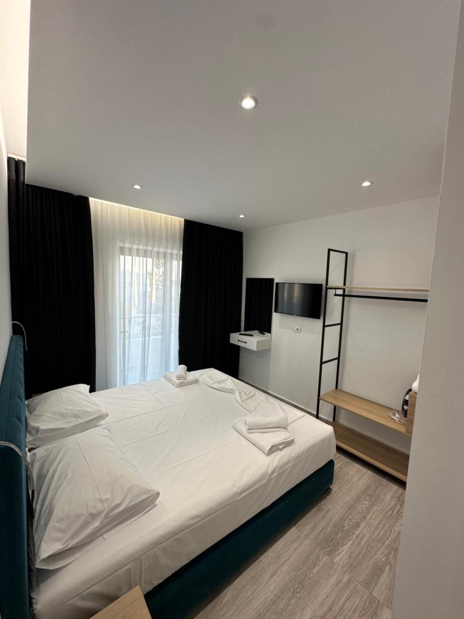 Io'S Apartments Sarandë Esterno foto