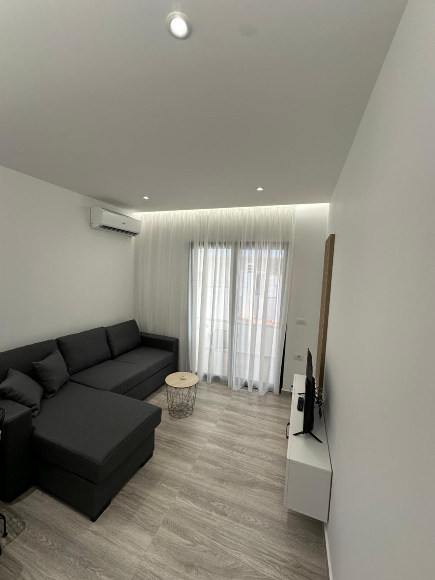 Io'S Apartments Sarandë Esterno foto