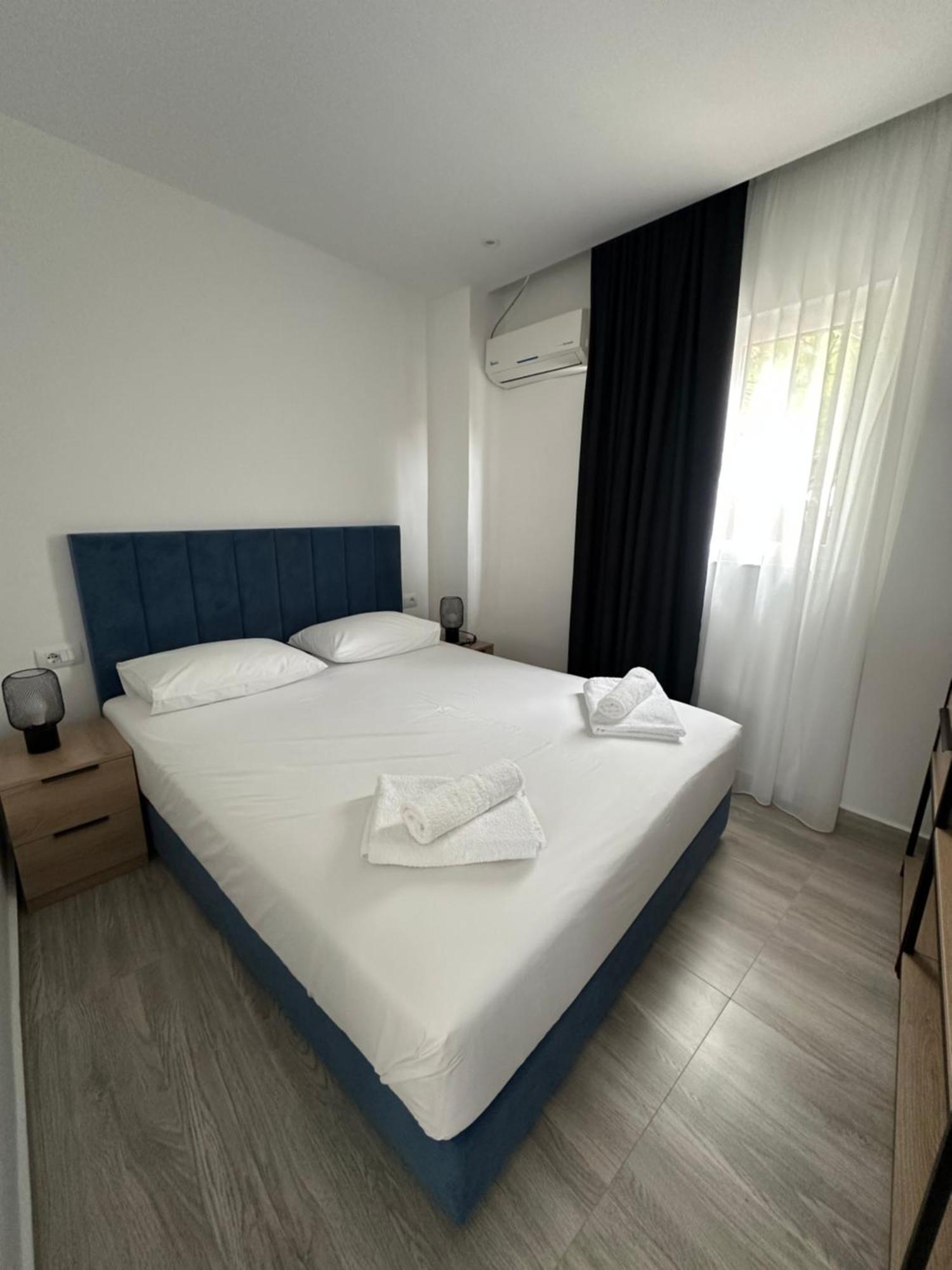 Io'S Apartments Sarandë Esterno foto